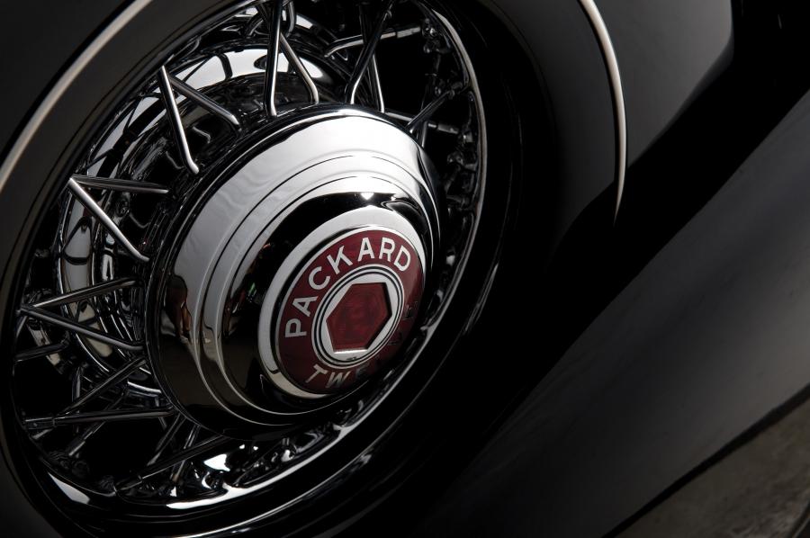 Колеса Packard Twelve 2/4-Passenger Coupe Roadster 1936 года  (фото 7 из 17)